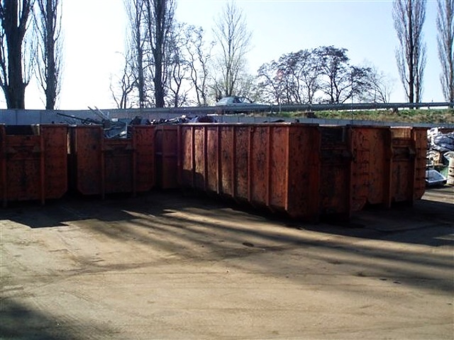 Prodáváme staré kontejnery na svoz kovového odpadu